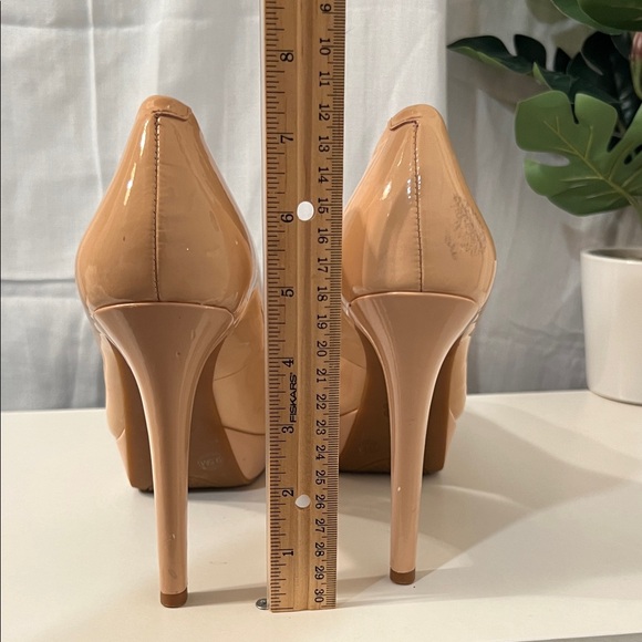 Gianni Bini Tan Patent Heels - Picture 4 of 7